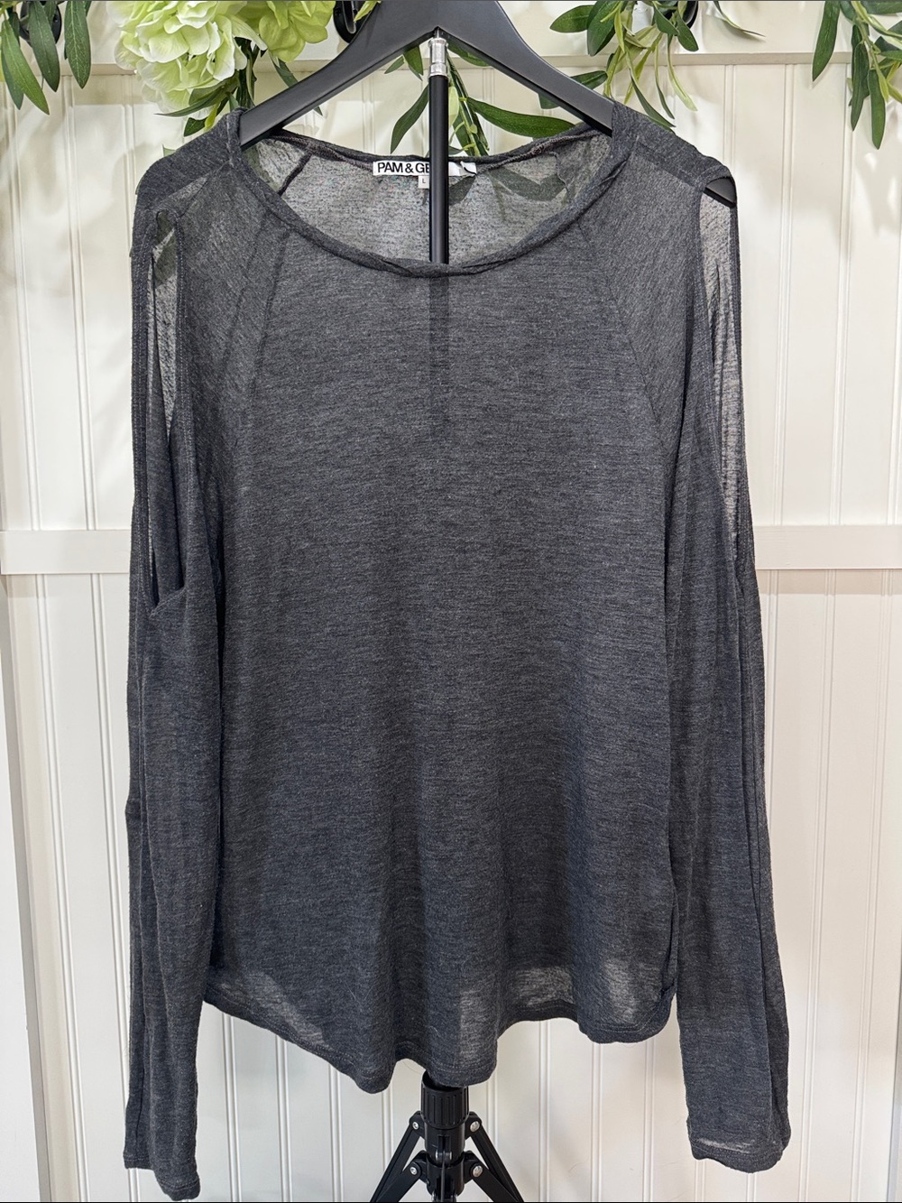 #346 PAM & GELA Gray Cold-Shoulder Thin Long Sleeve Tee L
